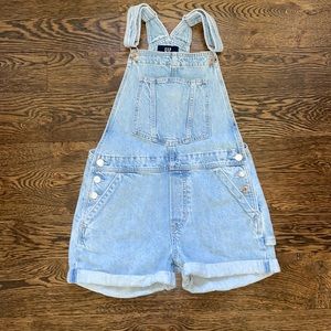 Gap teen light wash denim overalls size 12